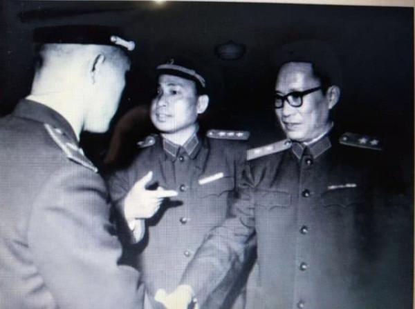 他是成都軍區原司令，64歲任四川省委書記，官至正部級，終年82歲