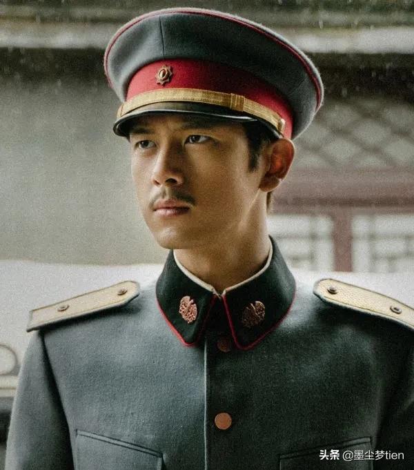 當紅男藝人穿軍裝，任嘉倫眼神有戲，看到肖戰：期待新劇