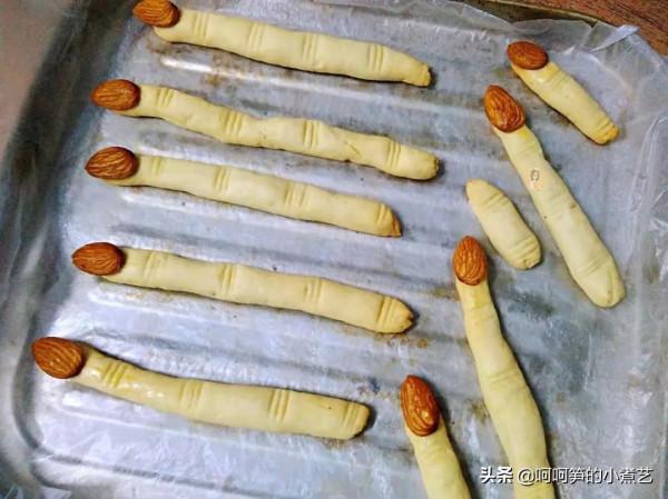 萬聖節到了,胖胖的女巫手指餅乾,好吃又有趣,和孩子一起過節 萬聖節到了,胖胖的女巫手指餅乾,好吃又有趣,和孩子一起過節