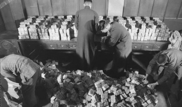 毛主席靠什麼做到三十年來總物價穩定不變？