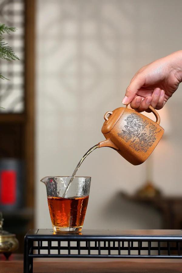 國工作品「高四方」原礦蟹黃段 260cc作者：盛中傑