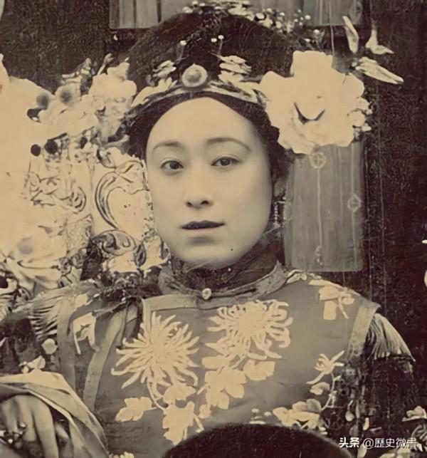 光緒二十九年福晉和格格集照