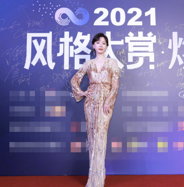 最新女星紅毯！蔣勤勤扮嫩、郭采潔翻車，楊冪用場外生圖美貌秒殺