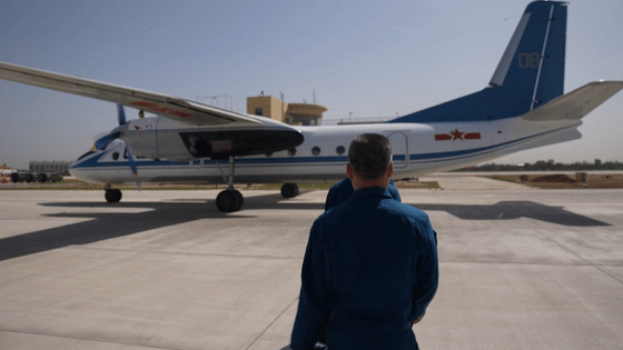 兩鬢斑白的飛行教官,最後一次同戰鷹起飛…… 兩鬢斑白的飛行教官,最後一次同戰鷹起飛……