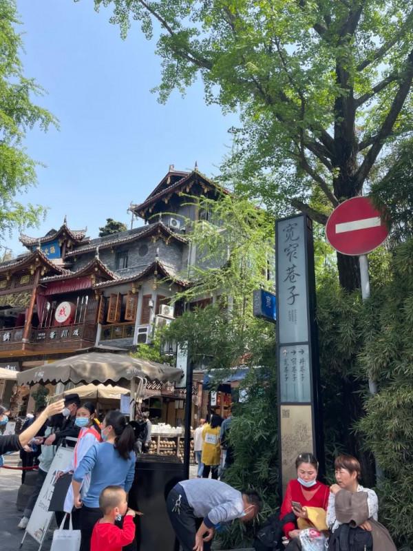 在成都,被一所中學凡爾賽了 在成都,被一所中學凡爾賽了