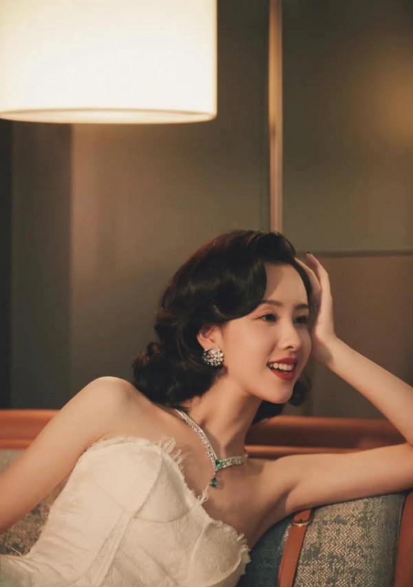 楊冪陳都靈辛芷蕾金晨迪麗熱巴今晚活動造型，各有千秋，顏值爆表