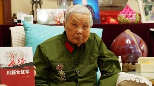 洪學智愛上一個女兵，對方嫌他是麻子臉，二哥見多識廣說到點子上