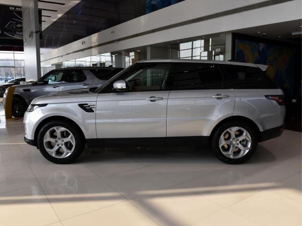 油耗降到2.7L，豪華進口大尺寸SUV，帶你看路虎攬勝運動版新能源