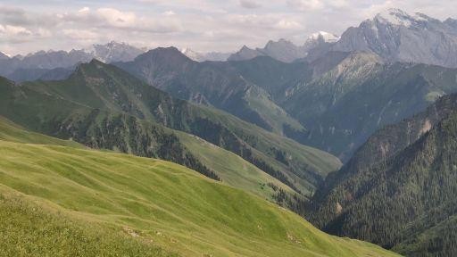 新疆徒步穿越烏蘇古道第二天翻越包紮敦達板