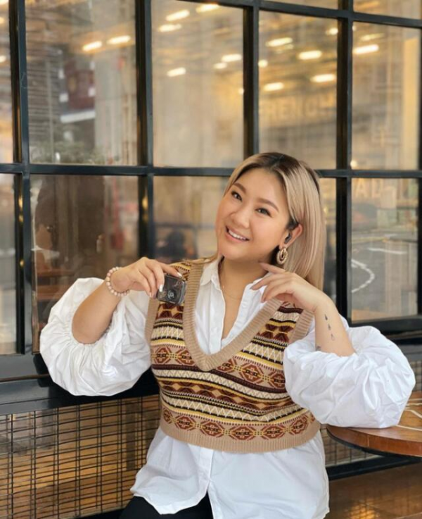 35歲的鄭欣宜準備接管母親的鉅額遺產，她的事業也走向了巔峰