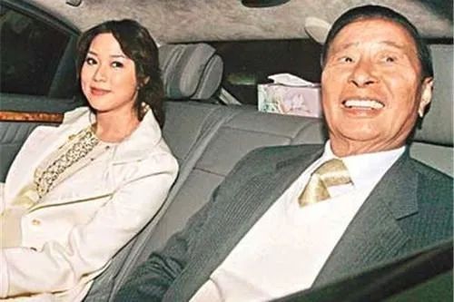 自小就被灌輸名媛思想,香港“千億兒媳”奮鬥豪門15年,終坐穩了 自小就被灌輸名媛思想,香港“千億兒媳”奮鬥豪門15年,終坐穩了