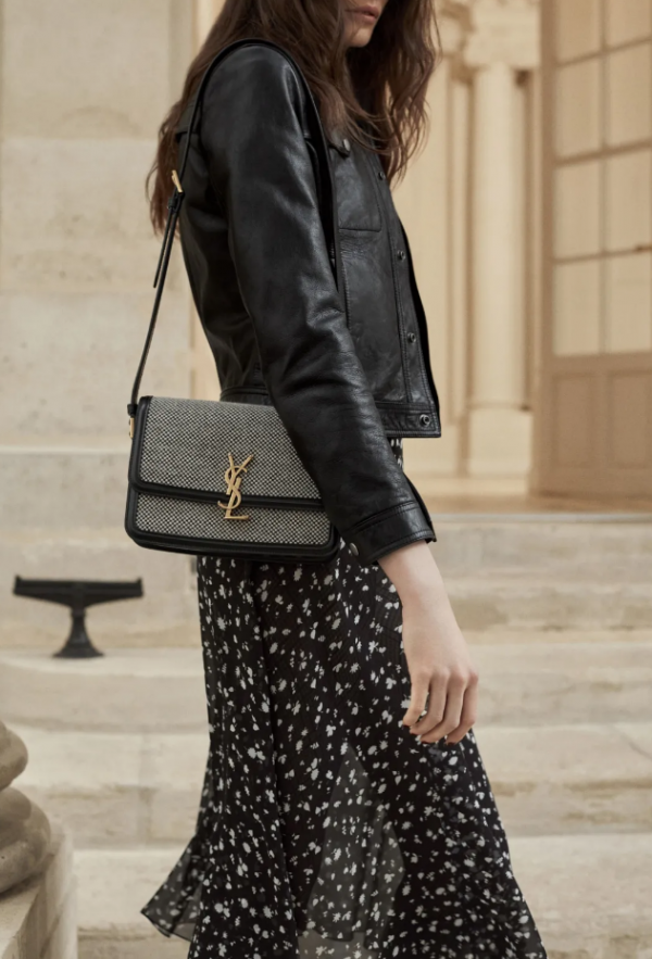 50+女人的衣品，從外套就能判斷出來，這4件顯氣質還保暖