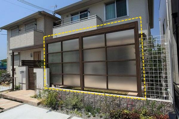 日本住宅的院子,圍牆愛用玻璃板,表面漂亮實際沒國內紅磚牆結實 日本住宅的院子,圍牆愛用玻璃板,表面漂亮實際沒國內紅磚牆結實