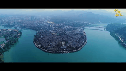 湖南這座城市不僅擁有“湘西最美高鐵”,還有沈從文最愛的開刀橘 湖南這座城市不僅擁有“湘西最美高鐵”,還有沈從文最愛的開刀橘