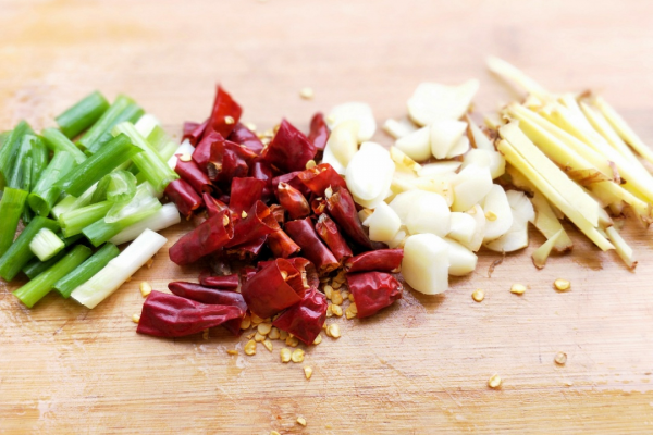 12道家常拿手菜，有葷有素有湯，色香味俱全，收藏宴客有面兒