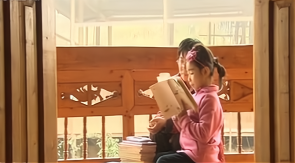 一對母女逃離北京,在貴州大山裡的侗寨生活一年,愛上了侗族大歌 一對母女逃離北京,在貴州大山裡的侗寨生活一年,愛上了侗族大歌