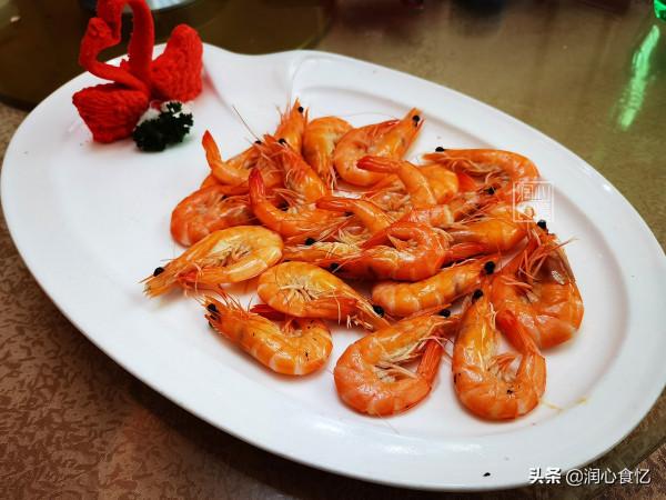 姑姑新房喬遷喜宴，看看1800元一桌的酒席都有哪些菜？您看值嗎？