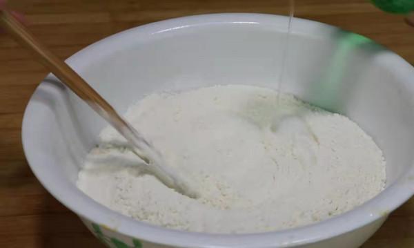 麵粉里加1瓶雪碧，這樣做還是第一次見，真是太香了，上桌就掃光