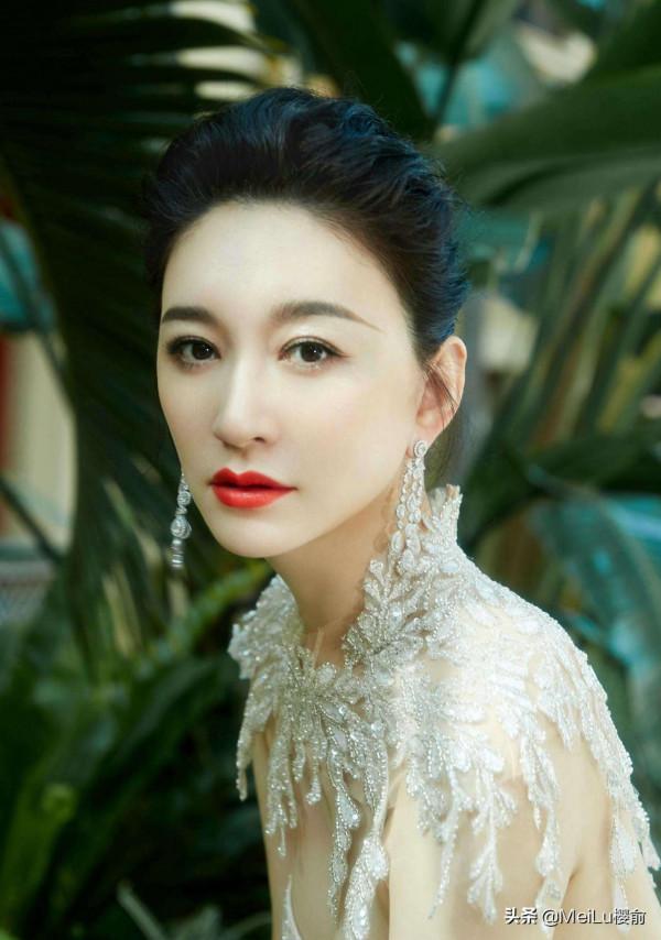 李小冉時髦漂亮太有魅力,身材苗條,氣質驚豔 李小冉時髦漂亮太有魅力,身材苗條,氣質驚豔