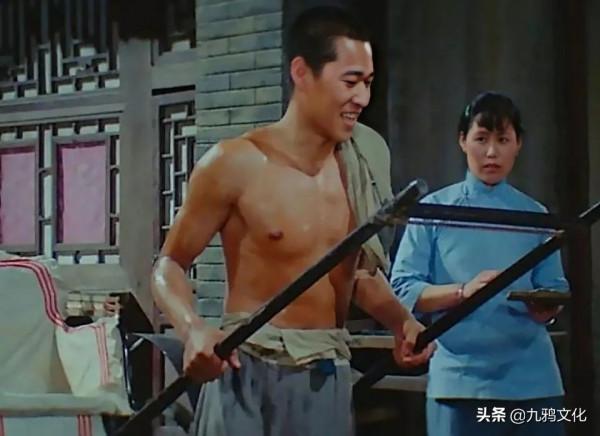 《駱駝祥子》選角：張豐毅拉車一月才過關，斯琴高娃拒演虎妞