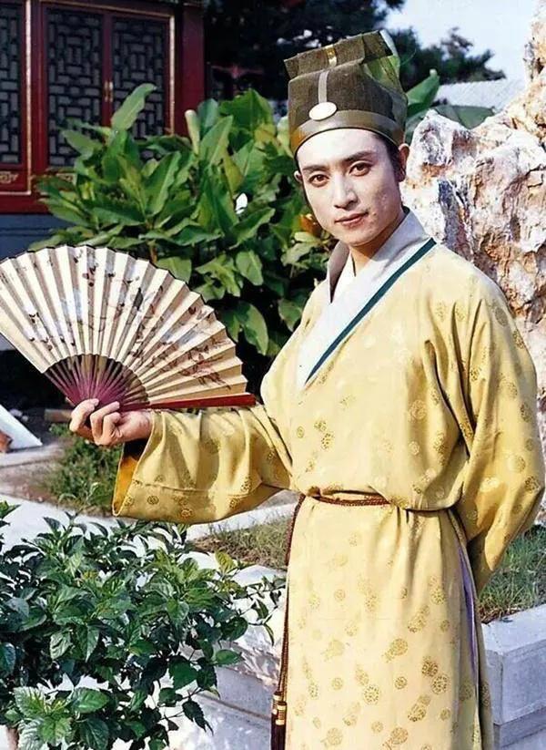 賈芸懂人情世故，寶玉也沒有看低賈芸，為什麼兩人聊不到一塊兒？