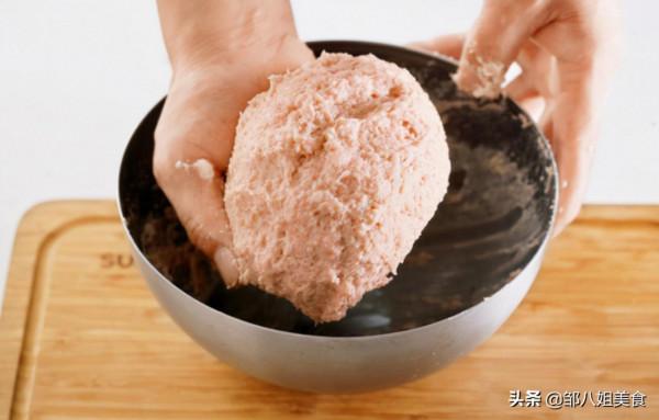炸肉丸子，記住不放雞蛋和麵粉，教您正確做法，外酥裡嫩還賣相好