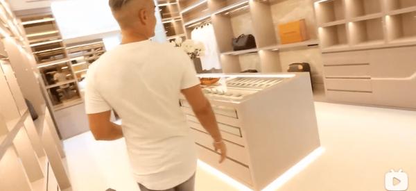 迪拜小哥甩賣7.7億豪宅 買就送勞斯萊斯和法拉利 迪拜小哥甩賣7.7億豪宅 買就送勞斯萊斯和法拉利