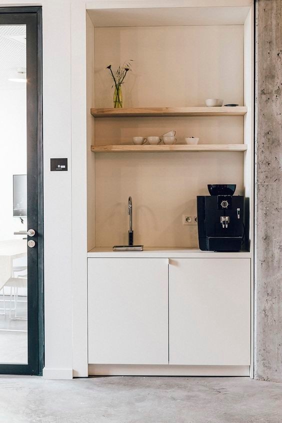 早曉得就好了，廚房側邊裝黑框玻璃櫃，不擋採光，還多出2倍儲物