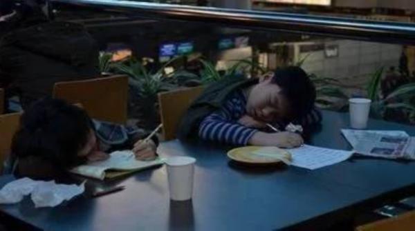 孩子晚上9點後仍不睡覺,會影響身高增長嗎?父母別再傻傻被人騙 孩子晚上9點後仍不睡覺,會影響身高增長嗎?父母別再傻傻被人騙