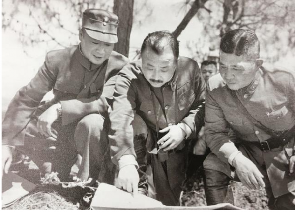 抗戰時,衛立煌會見徐向前,笑言:好險,5年前差點被你活捉 抗戰時,衛立煌會見徐向前,笑言:好險,5年前差點被你活捉