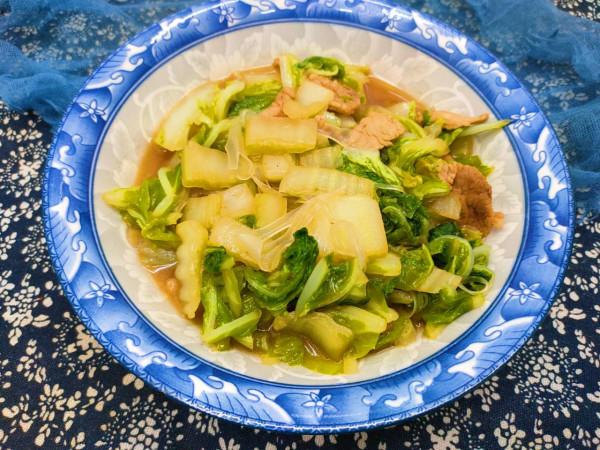 冬天燉白菜，多加2樣食材，白菜軟爛好吃，家人特別喜歡