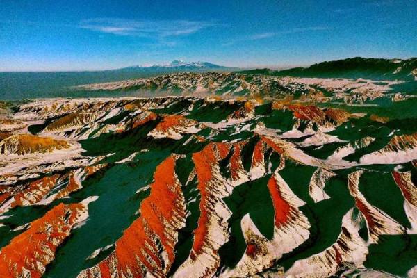 雪映丹霞，是夢境，也是仙境