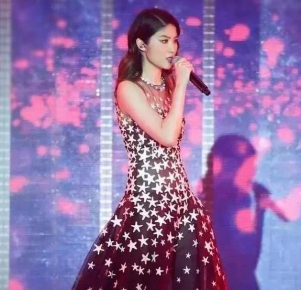 當110斤陳慧琳撞上86斤趙麗穎，感覺一個出了肉裝一個出了輸出裝