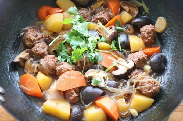 天氣轉涼,真的超愛一鍋燉,一道菜5種食材,下飯又省力 天氣轉涼,真的超愛一鍋燉,一道菜5種食材,下飯又省力