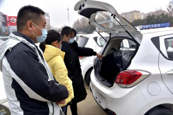 老媽想買三輪車，閨女死活不讓買：我出錢買這一款車
