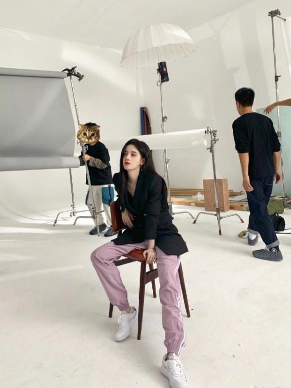 湯唯這是胖了多少？那麼肥的運動褲都撐滿了，筷子腿變“柱子腿”