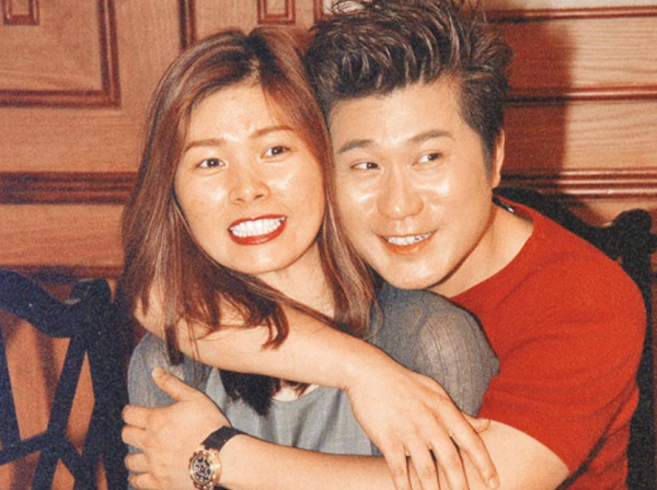 胡瓜唱情歌為女兒慶生,離婚20年前妻誇其太帥,現任妻子未露面 胡瓜唱情歌為女兒慶生,離婚20年前妻誇其太帥,現任妻子未露面