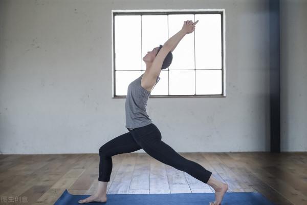 四組瑜伽動作，幫你甩掉身上多餘的贅肉