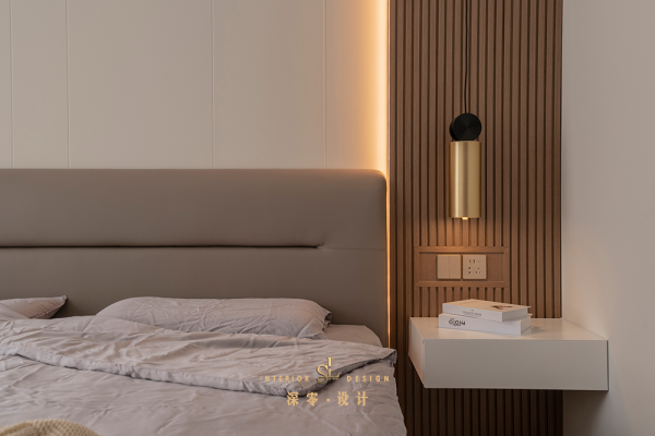 床頭裝燈帶，雖花不了幾個錢，但有跟沒有，室內效果卻是天壤之別