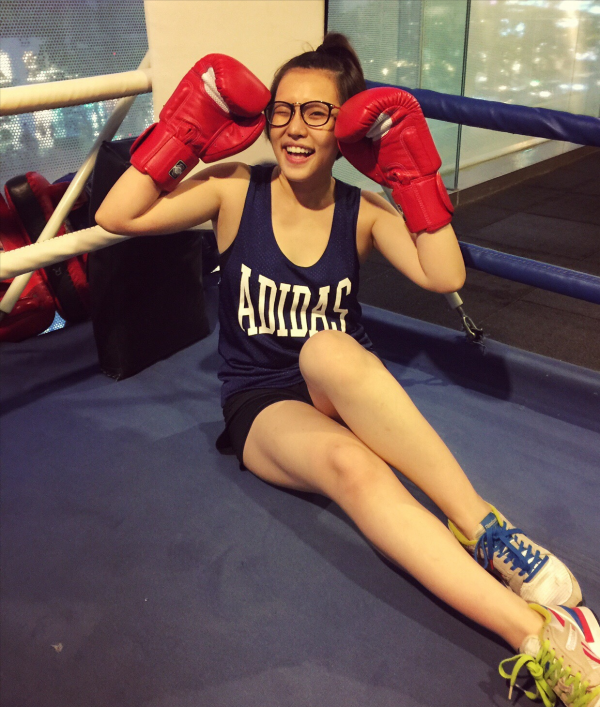 孝順的謝依霖：28歲嫁經紀人，30歲生二胎，成名後為父母買房