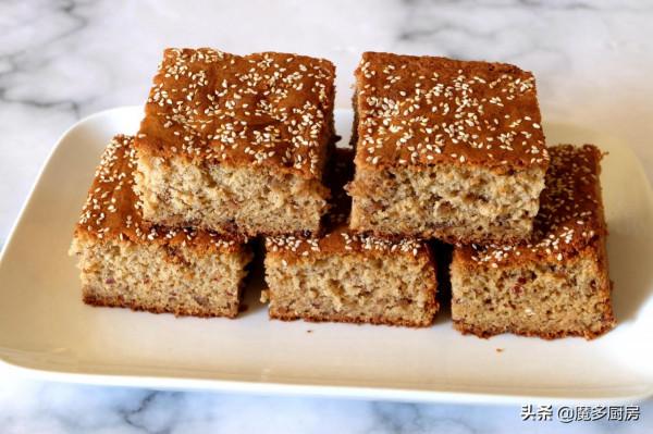 想吃棗糕不用買，甜而不膩做法簡單，5個雞蛋1碗麵粉做一盤，好吃