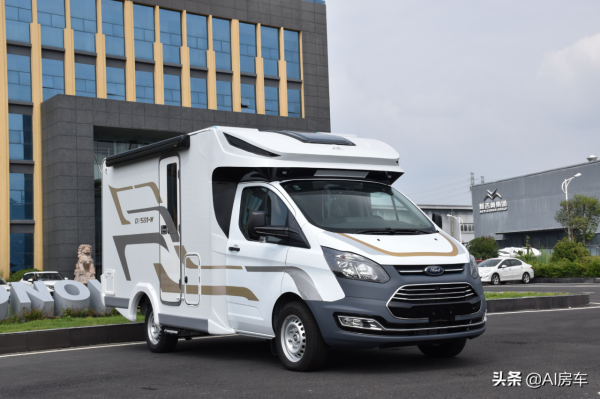 時尚經濟還好開的福特跨界旅行車！個性化設計，一家3口輕鬆生活