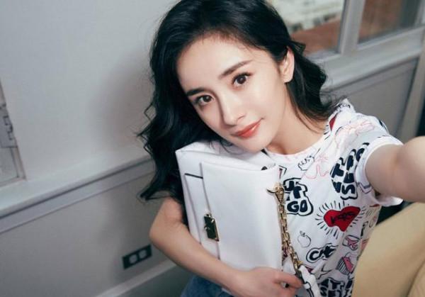 有一種“整容”,叫離婚2年。楊冪沒有變化,但劉華偉卻面目全非 有一種“整容”,叫離婚2年。楊冪沒有變化,但劉華偉卻面目全非