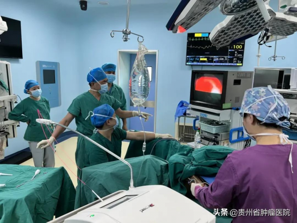 我院泌尿外科成功開展首例膀胱癌光動力治療