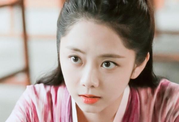 31歲的譚松韻，熒幕前單純美好，背後的故事卻讓人心疼