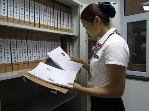 樓頂漏雨，物業大吼大叫死活不管，應該怎麼辦？