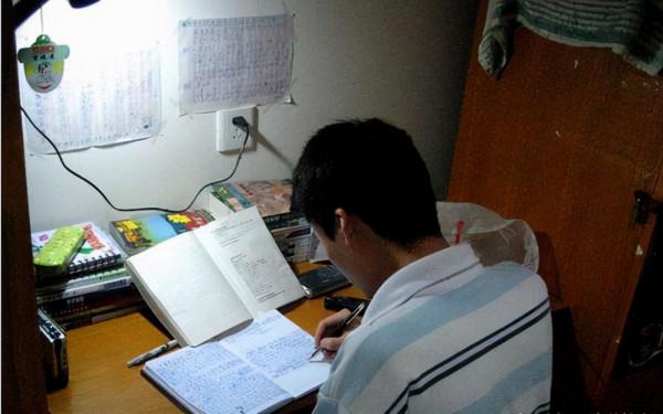 高考結束後才發現，高中“住校”跟“不住校”區別很大，可別選錯