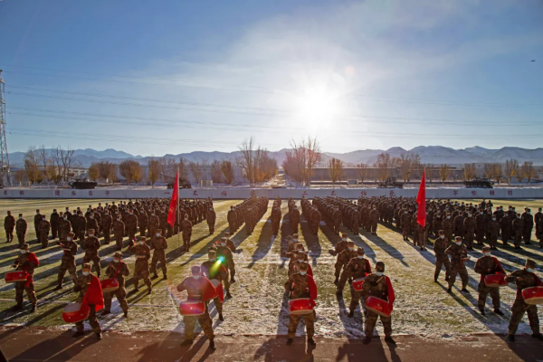 速來圍觀!看新兵如何“玩轉”軍體運動會 速來圍觀!看新兵如何“玩轉”軍體運動會