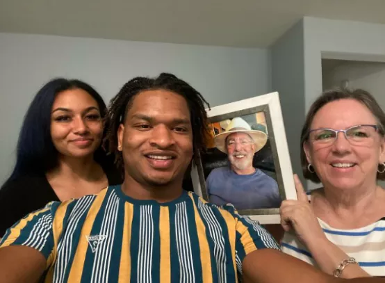 5年前，美國老奶奶錯發的一條簡訊，結果令人意外又暖心