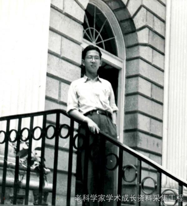 他是解放前夕第一批歸國留學生，在北郵率先開創無線電物理專業